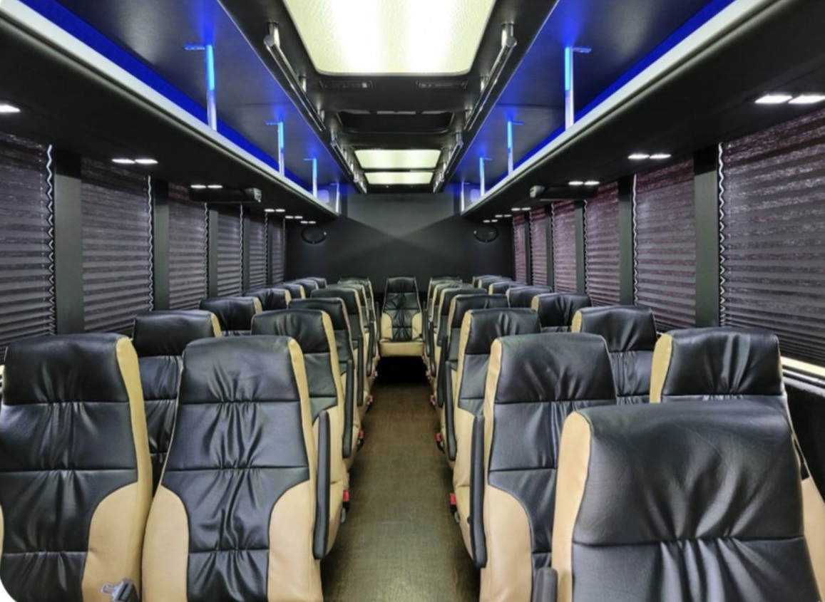 2015-ford-f550-shuttle-bus-6460db999eba6-large